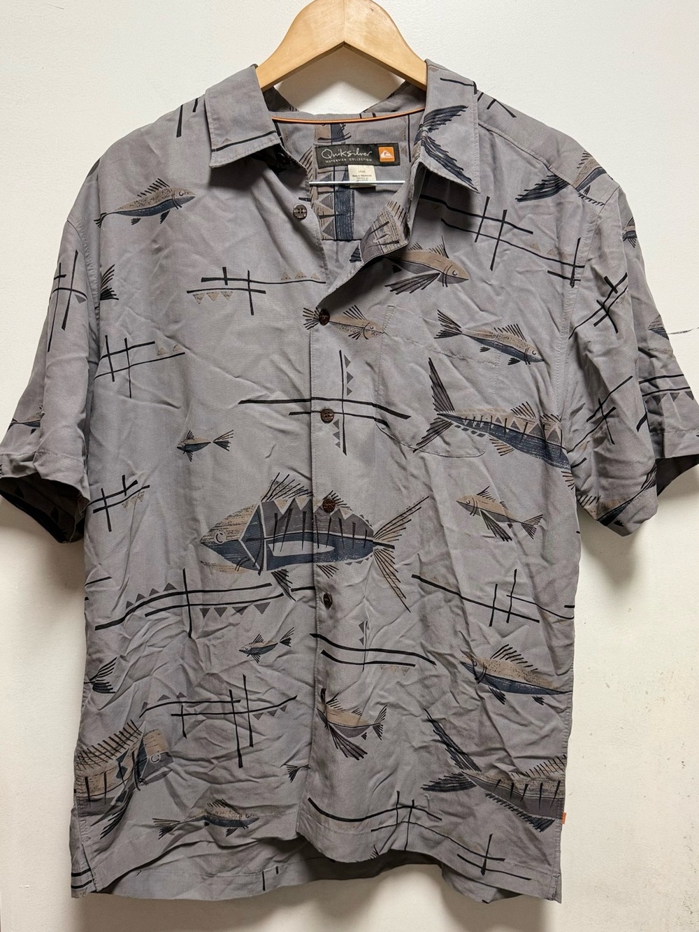 Quiksilver Gray Short-Sleeve Button-Down with Gray and Tan Fish Print
